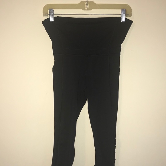 Lululemon Nothing To Hide Crop Black Size 2 - Picture 2 of 6
